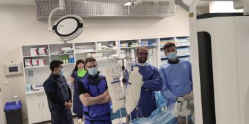 Premieră medicală la Târgoviște: Dr. Țoni Ovidiu și Dr. Lucian Calmac au realizat intervenții cardiologice complexe cu tehnologii de ultimă generație, în premieră la SJUT!