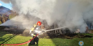 Incendiu devastator în Dragomirești! Flăcări uriașe au cuprins o anexă gospodărească!