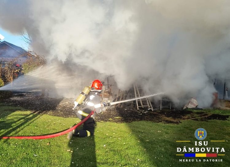 Incendiu devastator în Dragomirești! Flăcări uriașe au cuprins o anexă gospodărească!