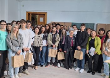 Elevii dâmbovițeni promovează cultura securității în muncă: Cinci echipe calificate la etapa națională a concursului „Știu și aplic”