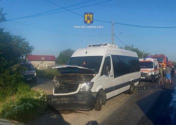 Accident grav pe DN71 la Bâldana: Impact violent între autoturism și microbuz, 5 răniți