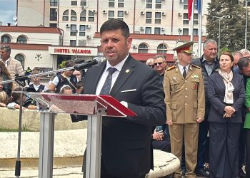 (Video) Mesaj solemn de Ziua Eroilor! Prefectul Marian Tănase: „Veșnică recunoștință eroilor României! Dumnezeu să-i odihnească în pace și lumină!”