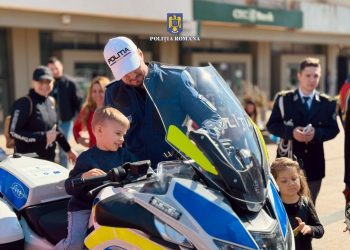 Polițiștii devin supereroi pentru o zi! De Ziua Copilului, cei mici sunt așteptați în Parcul Central Găești cu demonstrații, surprize și lecții de siguranță pe înțelesul lor!