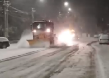Intervenție de deszăpezire la Târgoviște după prima ninsoare