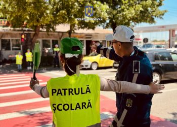 (Foto/Video) Elevii Patrulei Școlare din Târgoviște, Lecție Practică de Siguranță Rutieră alături de Polițiștii dâmbovițeni