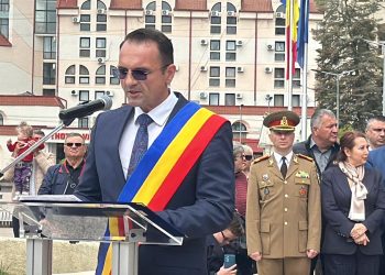 (Video) Primarul Cristian Stan, apel emoționant de Ziua Eroilor: „Să le vorbim copiilor despre cei care s-au jertfit pentru patrie și credință!”