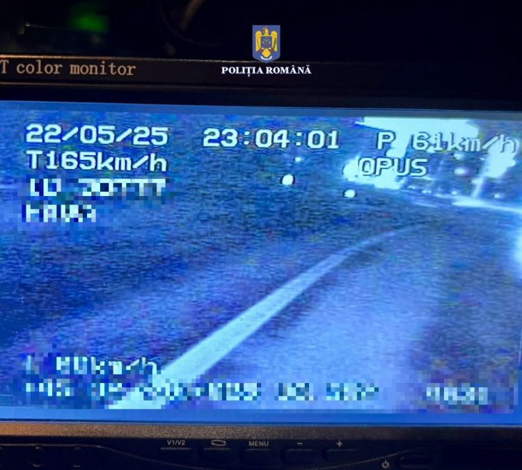 Inconștiență la volan! Șoferul torpilă, surprins cu 165 km/h în localitate – amendă usturătoare și permis suspendat!