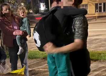 Copil rătăcit în Târgoviște, găsit de un jandarm aflat în timpul liber