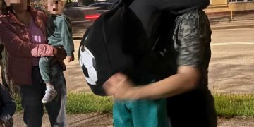 Copil rătăcit în Târgoviște, găsit de un jandarm aflat în timpul liber