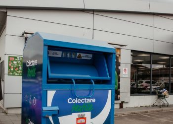 Titu Reciclează cu Grijă: Hainele Tale Pot Avea o Nouă Viață!