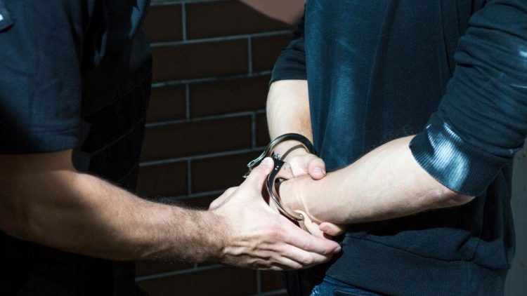 Reținut și ulterior arestat preventiv pentru viol asupra unei minore – bărbat de 36 de ani, antrenor de volei, investigat de polițiștii din Târgoviște