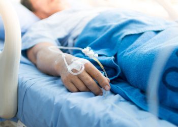 Caz de botulism în Dâmbovița: Femeie de 53 de ani internată în stare gravă după consumul de conservă preparată în gospodărie