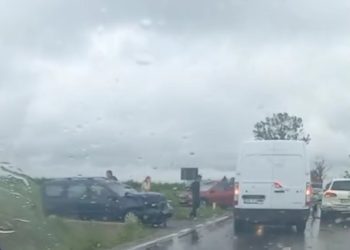 Accident pe DJ 711, în afara localității Comișani – Un bărbat de 55 de ani a ajuns la spital