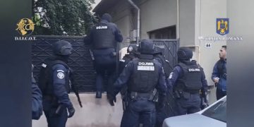 (Video) Rețea de trafic transfrontalier destructurată de DIICOT: 19 suspecți, percheziții în trei județe și prejudiciu de 5 milioane de dolari