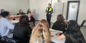 Peste 90 de activități informativ-preventive desfășurate de polițiștii dâmbovițeni în unitățile de învățământ din județ