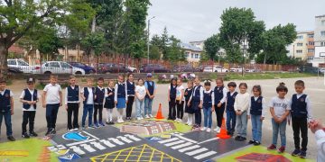 LABORATORUL MOBIL DE EDUCAȚIE RUTIERĂ ÎN VIZITĂ LA PANDURII LUI TUDOR