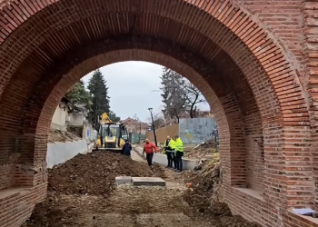 Poarta Dealu – Vânătorilor, readusă la viață: Restaurarea monumentului istoric, aproape de final