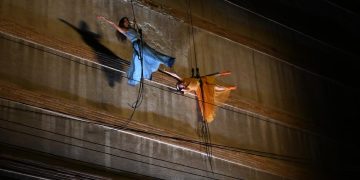 Ziua a opta a Festivalului BABEL – între vulnerabilitate, spectacol stradal și ritual scenic