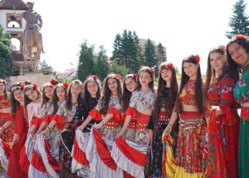 Spectacol de cultură și tradiție la Zilele Județului Dâmbovița: România autentică, în toată diversitatea ei!