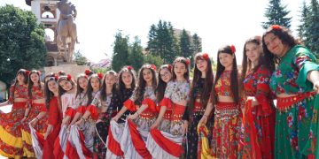 Spectacol de cultură și tradiție la Zilele Județului Dâmbovița: România autentică, în toată diversitatea ei!