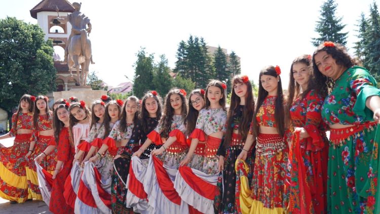 Spectacol de cultură și tradiție la Zilele Județului Dâmbovița: România autentică, în toată diversitatea ei!