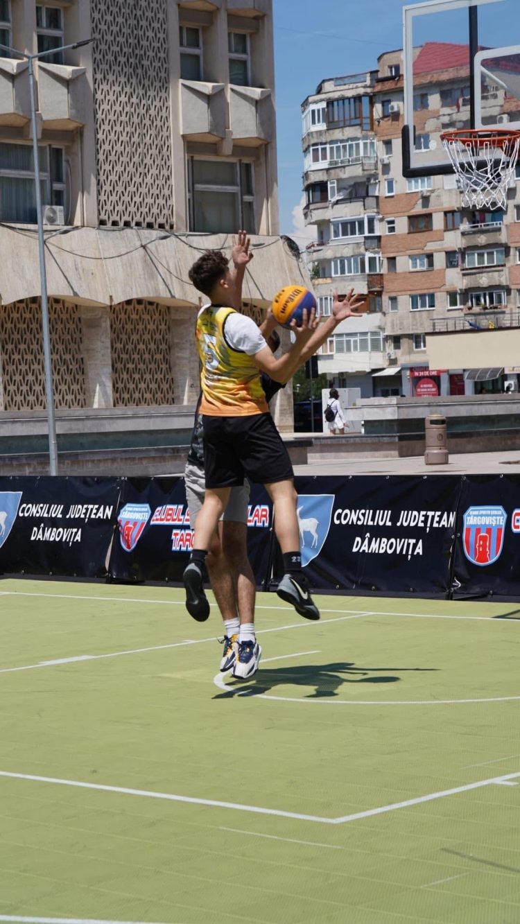 Baschet de senzație în inima Târgoviștei: A început Campionatul 3×3 „Iubim Dâmbovița”!