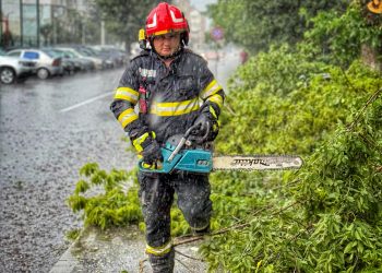 Pompierii dâmbovițeni, în alertă! Furtunile au făcut ravagii în mai multe localități ale județului