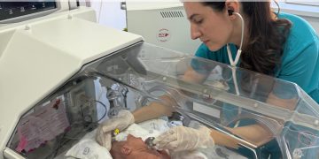 Salvarea începe cu echipamentele potrivite! Peste 100.000 EURO investiți în Terapia Intensivă Nou-Născuți de la Târgoviște – ACV România anunță extinderea proiectului în 2025!