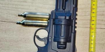 Rețea infracțională destructurată de polițiștii dâmbovițeni: 10 persoane reținute pentru furtul a peste 1.200 de televizoare, prejudiciu de peste 117.000 de dolari