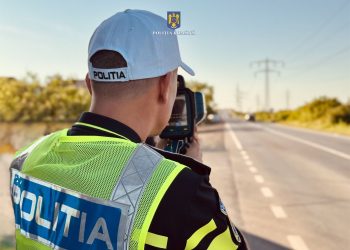 Polițiștii rutieri din Dâmbovița acționează cu sistemul e-SIGUR pentru depistarea vitezei excesive