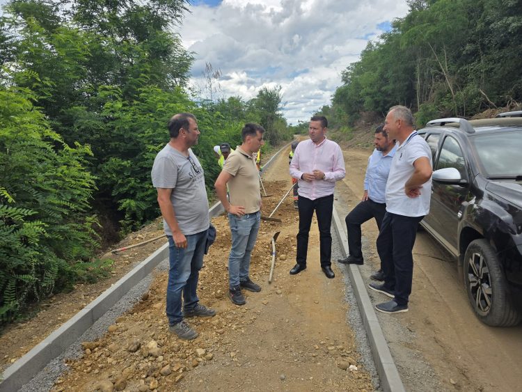 (Galerie Foto) Corneliu Ștefan, președintele CJD Dâmbovița, în teren la Ludești, Hulubești, Valea Mare, Crângurile și Cobia: „Fiecare proiect trebuie să devină o reușită pentru județ și pentru dâmbovițeni”