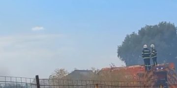 (Video) Incendiu puternic în Târgoviște: Casă și anexă cuprinse de flăcări