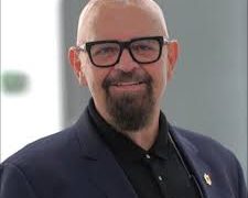 Percheziții DNA la Locuința lui Cristian Popescu Piedone, Șeful ANPC, Suspectat de Divulgarea unor Informații Confidențiale