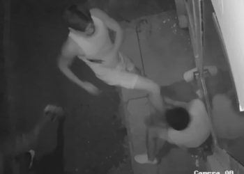 Vezi video cu puternic impact emoțional: Adolescent de 15 ani înjunghie mortal un bărbat în Târgoviște