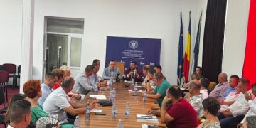 Prefectul Marian Tănase cere acțiuni concrete în sprijinul cetățenilor: informare în comunități, acces la lemn de foc și implicare în problemele reale ale județului