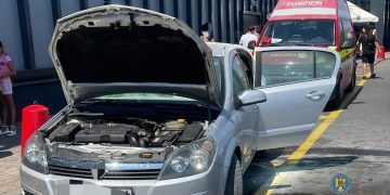 Incendiu la un Autoturism în Parcarea Dâmbovița Mall, Stins Rapid de Pompieri