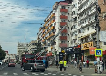 Incendiu la un apartament din Târgoviște – o persoană evacuată și asistată medical