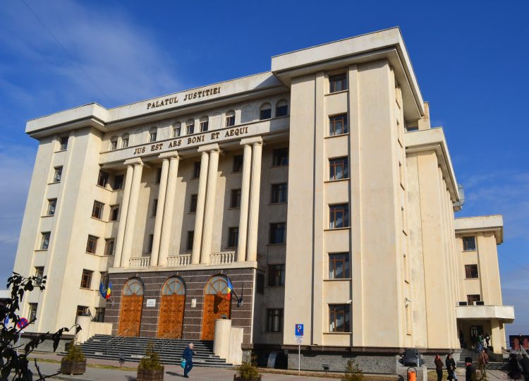 Judecătorii Tribunalului Dâmbovița suspendă soluționarea cauzelor în semn de protest față de proiectul de lege privind pensiile de serviciu