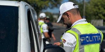 (Foto) Acțiuni ale polițiștilor rutieri pe drumurile spre munte: șoferii vitezomani și cei sub influența alcoolului, vizați de controale