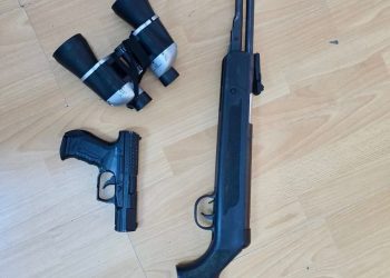Braconaj și arme ilegale, descoperite la percheziții în Dâmbovița
