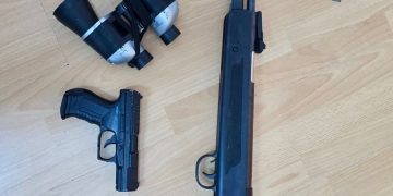 Braconaj și arme ilegale, descoperite la percheziții în Dâmbovița