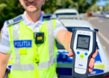 (Foto) Acțiuni ale polițiștilor rutieri pe drumurile spre munte: șoferii vitezomani și cei sub influența alcoolului, vizați de controale
