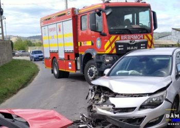 Accident rutier la Filipeștii de Pădure: două persoane asistate medical, un bărbat transportat la spital