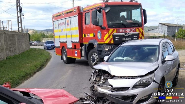 Accident rutier la Filipeștii de Pădure: două persoane asistate medical, un bărbat transportat la spital