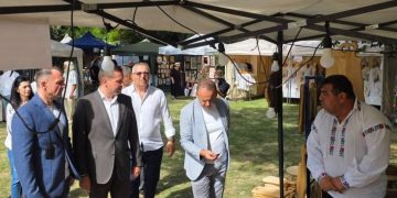 (Foto) Târgul meșterilor populari aduce tradiția în Parcul Chindia, la Zilele Cetății Târgoviște