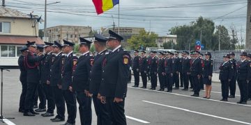 (Foto/Video) Pompierii din Dâmbovița sărbătoriți prin ceremonii militare și exerciții demonstrative