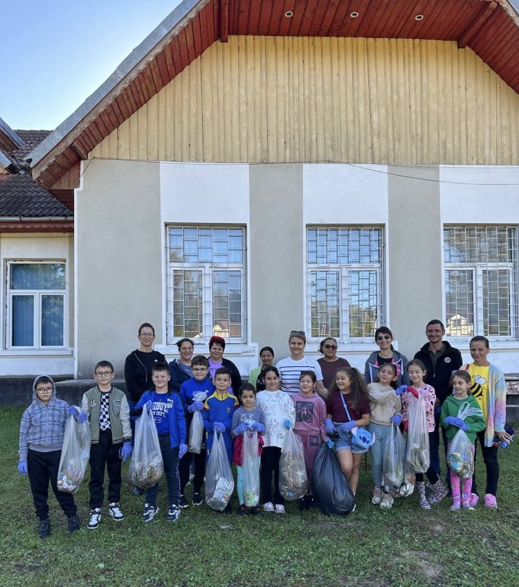 Elevii din Vulcana-Băi, implicați în ecologizare prin „Let’s Do It, România!”