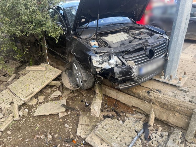 Impact violent pe DN 7, în comuna Lungulețu: un pasager a ajuns la spital după coliziunea dintre două autoturisme