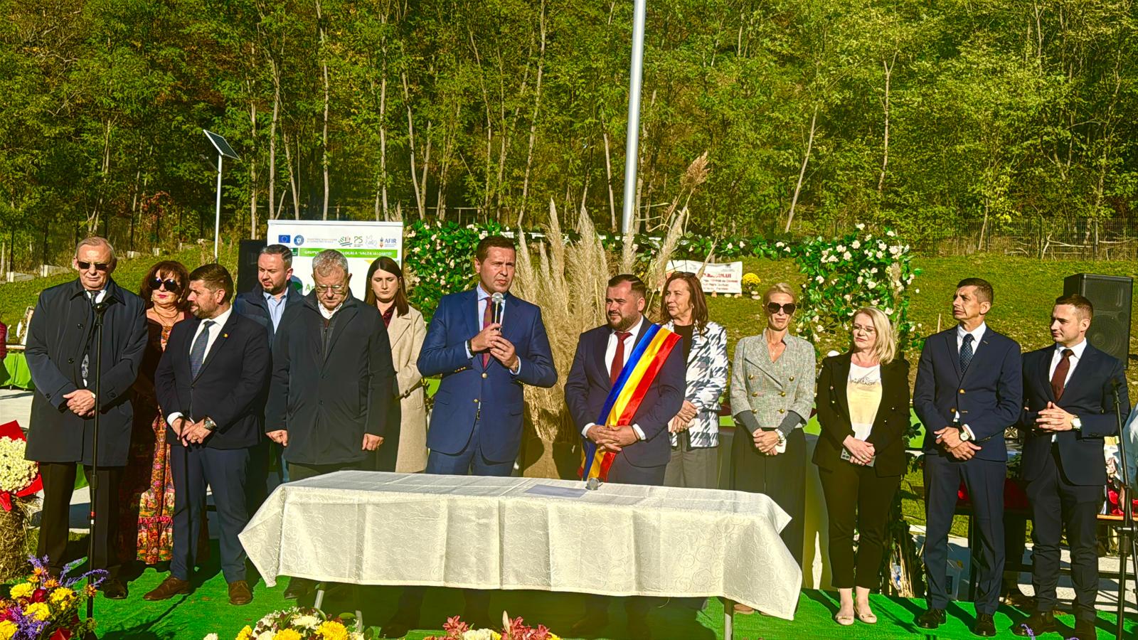 (Foto) Președintele CJD Corneliu Ștefan, alături de comunitatea din Vulcana-Pandele la Festivalul Dovleacului – o explozie de tradiții, culoare și voie bună la cea de-a XXIII-a ediție!