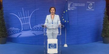 Carmen Holban, de la Strasbourg, mesaj emoționant pentru seniorii din Dâmbovița și urări pentru studenții de la „Valahia”!